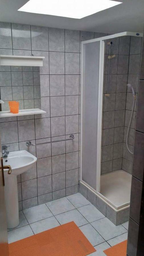 Apartman Duje 돈제페트레케인 외부 사진