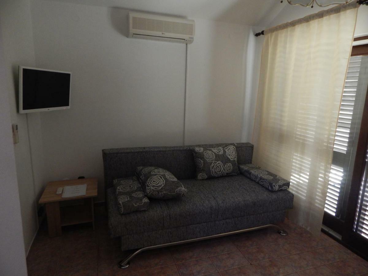 Apartman Duje 돈제페트레케인 외부 사진